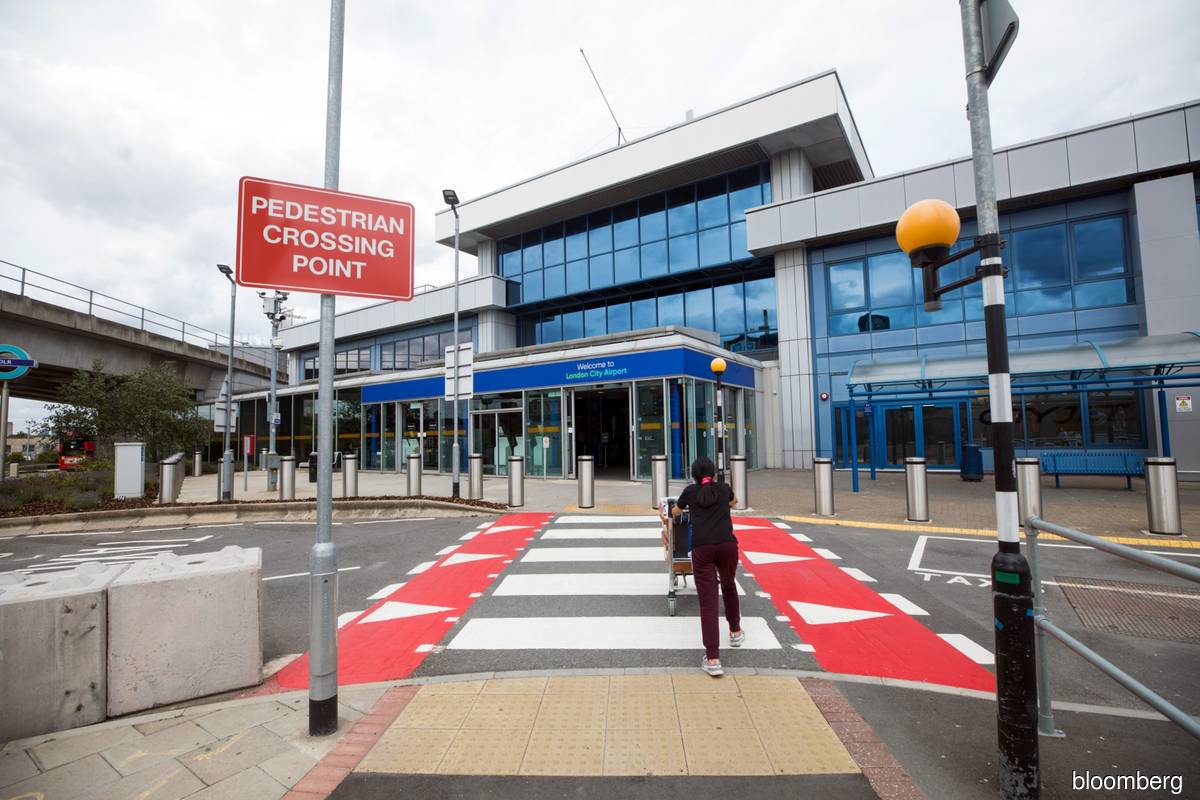 London City flights return in sign of pickup in banking trips